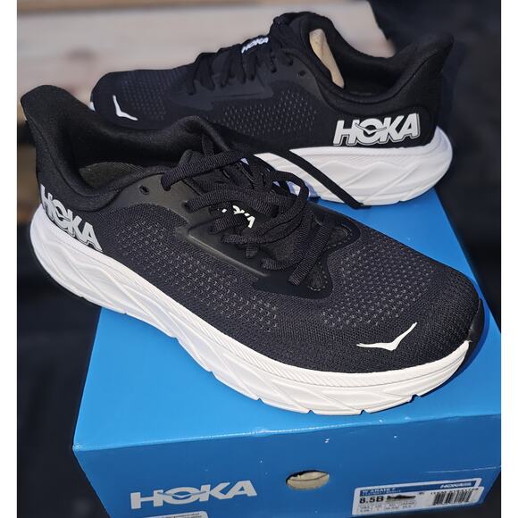 HOKA Arahi 7 - Picture 1 of 4